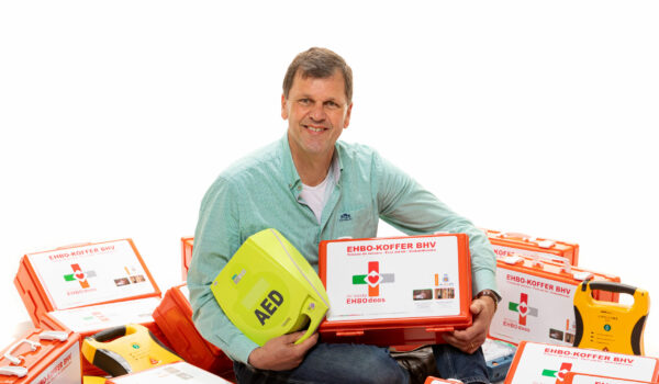 deBesteEHBOdoos opent sociale webshop voor AED’s